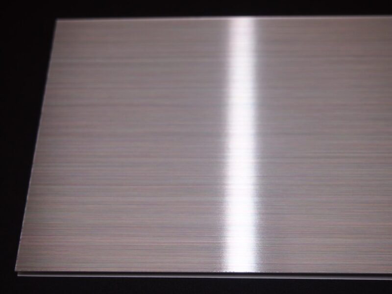 ヘアラインプレート