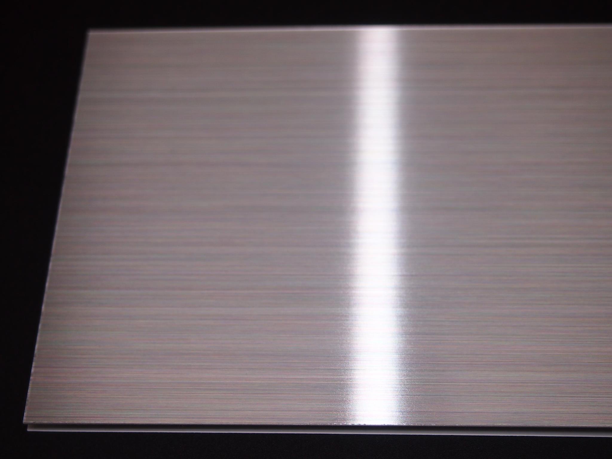 ヘアラインプレート